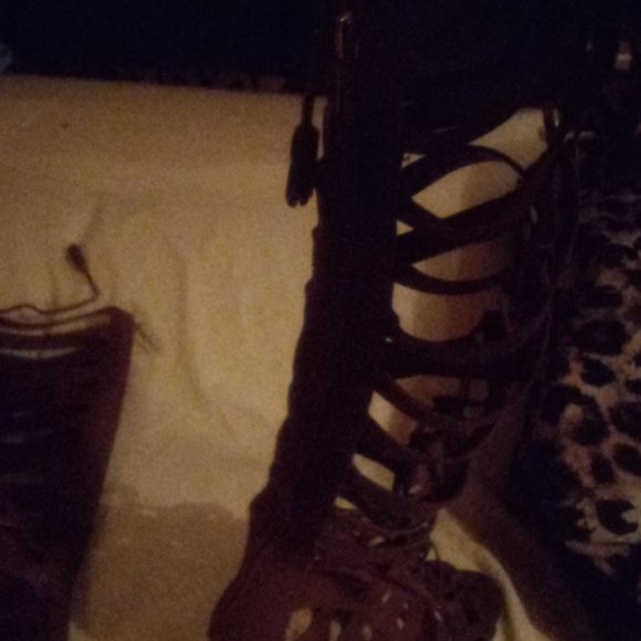 Brown sandals with heels in excellent condition - Picture 1 of 3